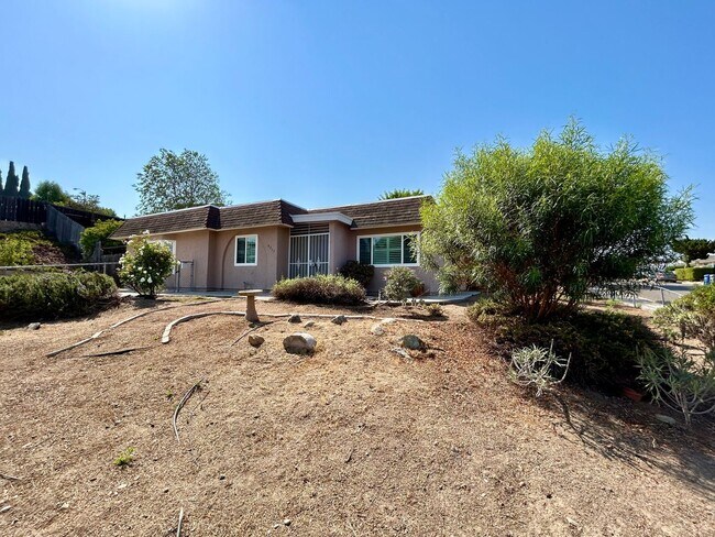 Foto del edificio - 4 Bed, 2 Bath in the Heart of Santee!