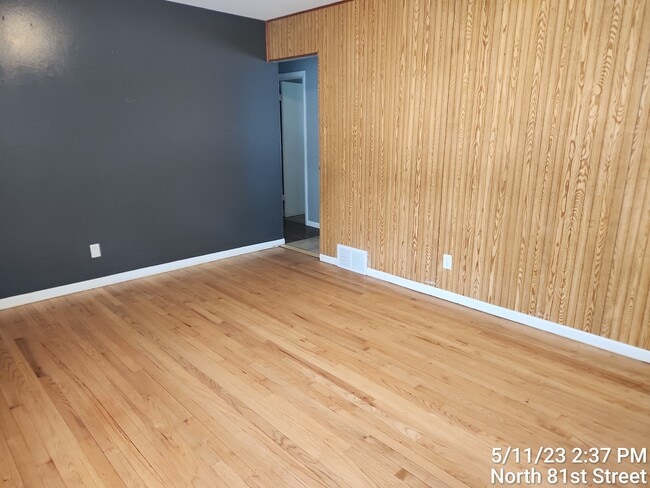 Building Photo - 5860 N 81st St