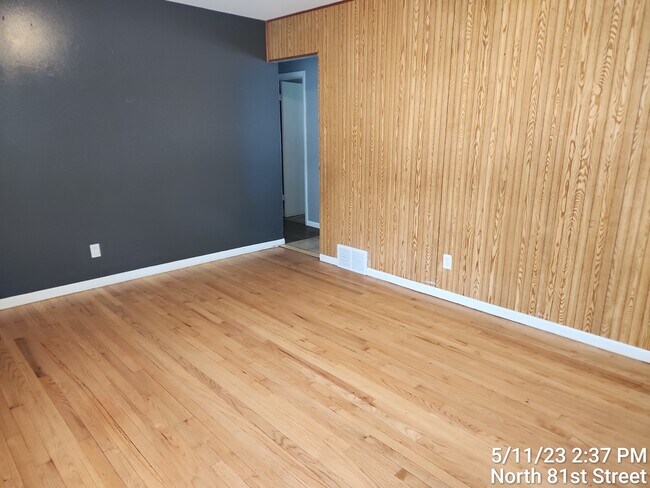 Foto del edificio - 5860 N 81st St