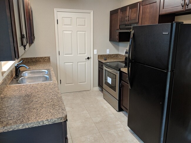 Building Photo - 3 Bedroom 2 Bath - Lake Weir Area