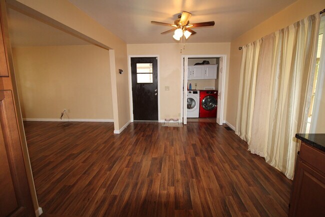 Foto del edificio - 2413 Hunt Club Rd