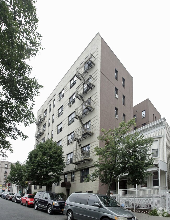Building Photo - Hull House