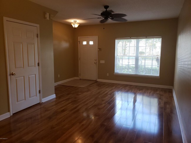 Foto del edificio - 12311 Kensington Lakes Dr
