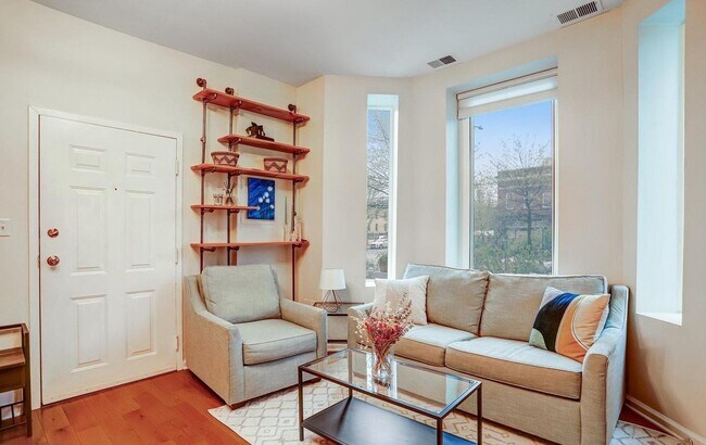 Building Photo - 1038 Lamont St NW