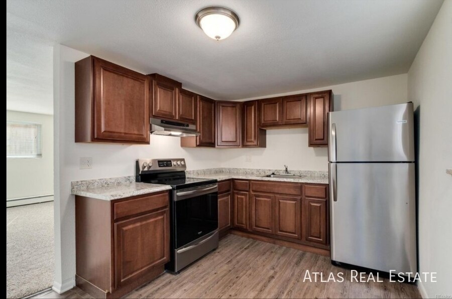 Foto principal - 3730 Owens St