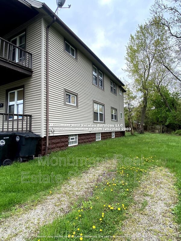 Foto del edificio - 8910 Easton Ave