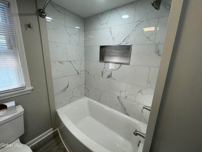 Foto del edificio - 28 Leversee Ave