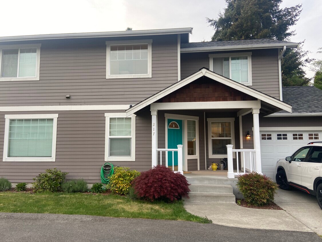 217 E 52nd St, WA 98404 House Rental in WA