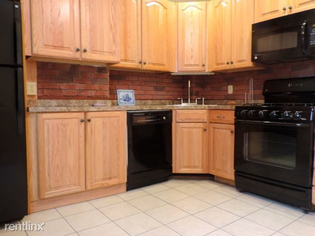 Primary Photo - 588 E 2nd St