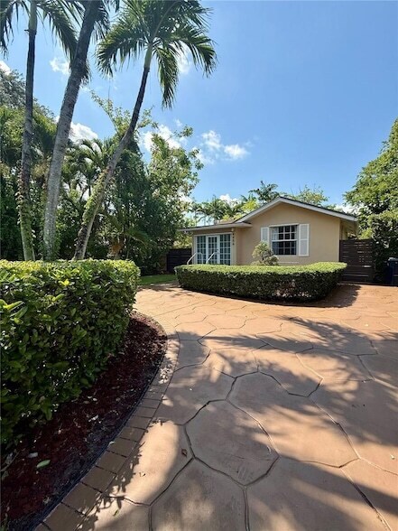 Foto del edificio - 4456 SW 10th St