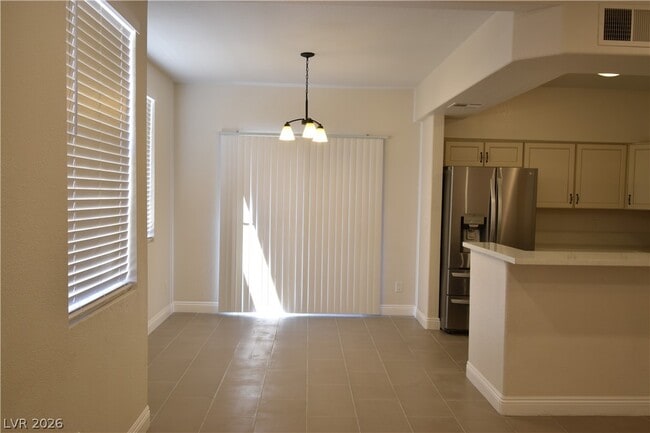 Foto del edificio - 7713 Himalayas Ave