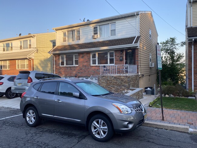 Listado de propiedad en segundo piso - 9125 Grand Ave