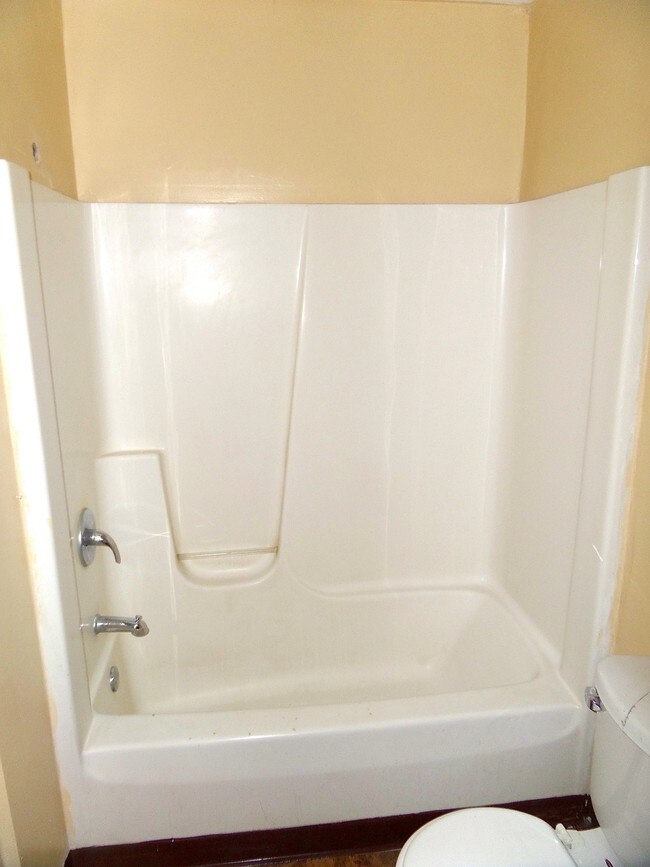 Building Photo - 579-587 North St