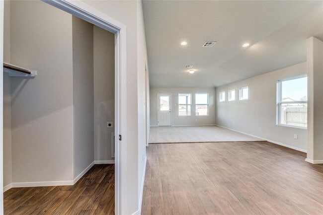 Building Photo - 147 Shugart St