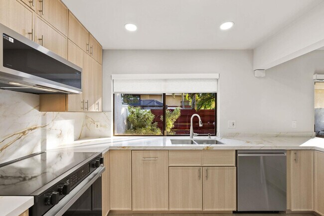 Foto del edificio - 3012 Willow Ln