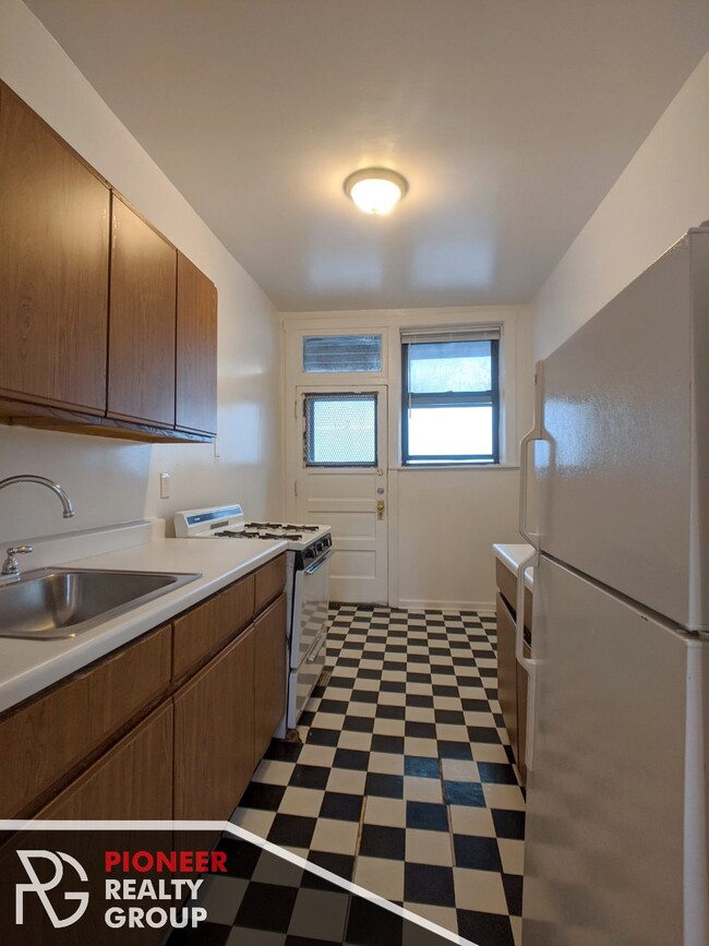 Foto del edificio - 813 W Waveland Ave