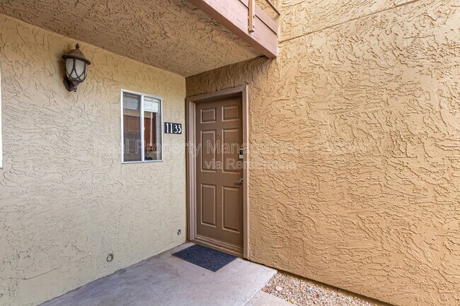 Foto del edificio - 5877 N Granite Reef Rd