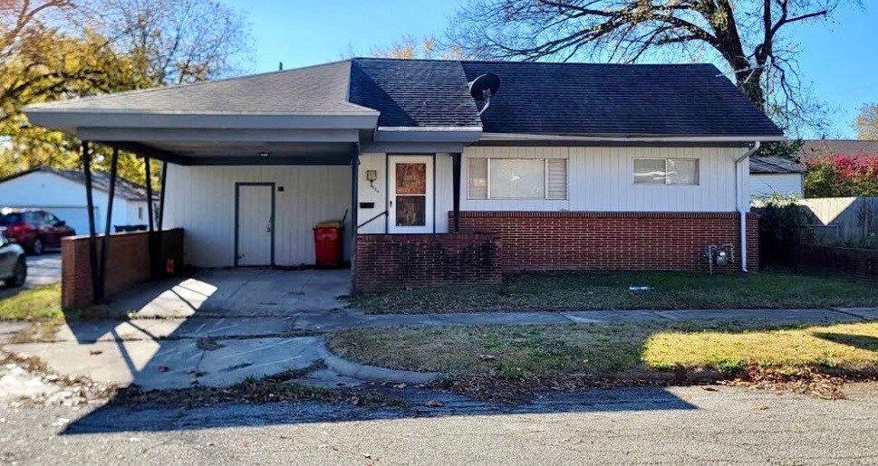 Foto principal - 504 E 8th St