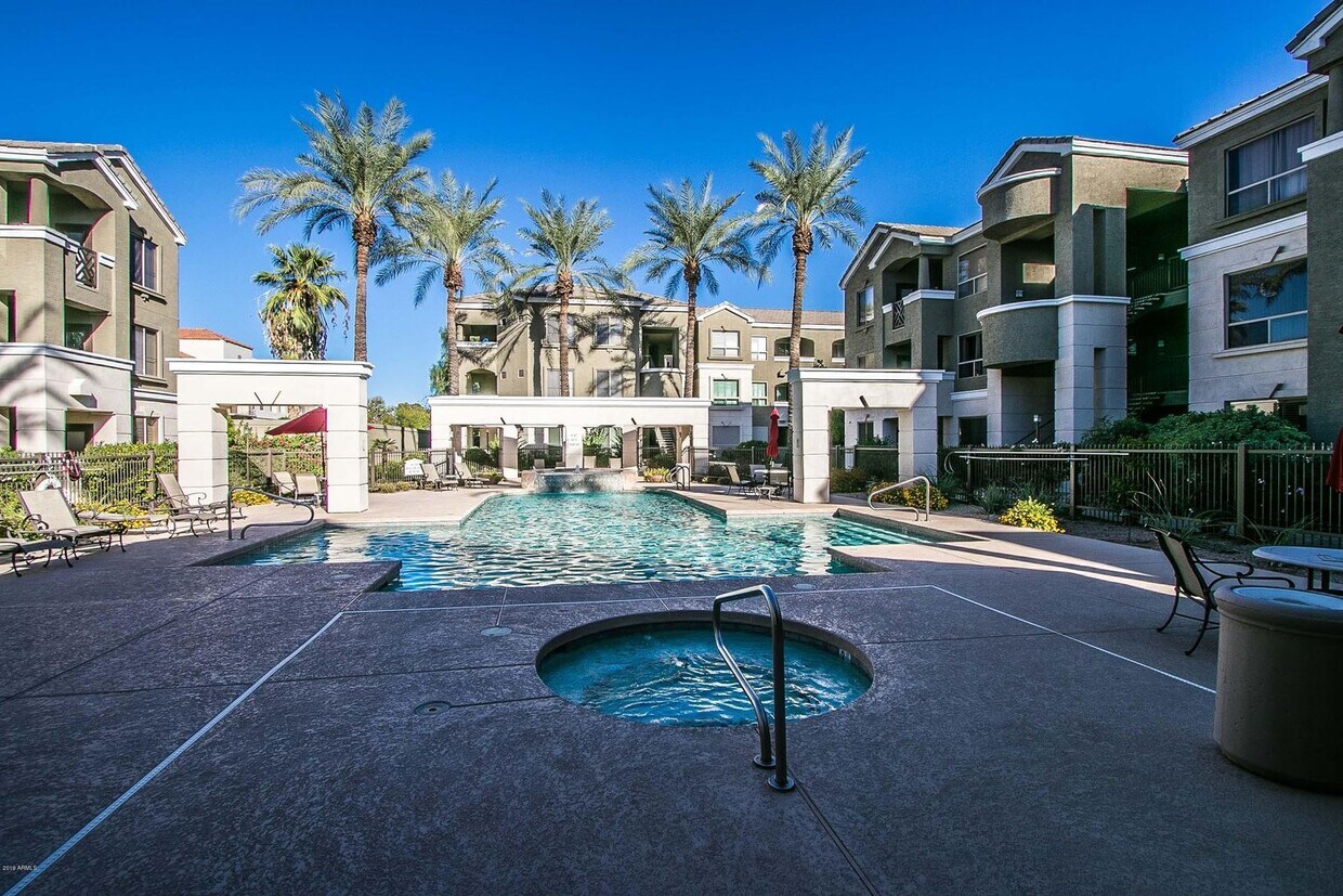 Carlyle Pool Area - 5303 N 7th St