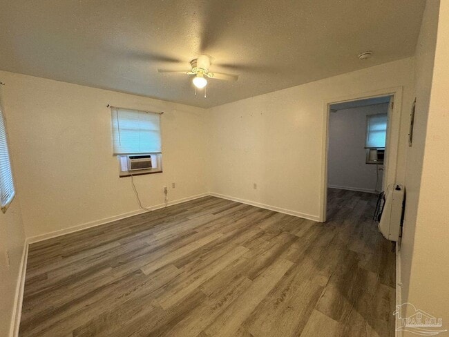 Foto del edificio - 205 Holmes Dr