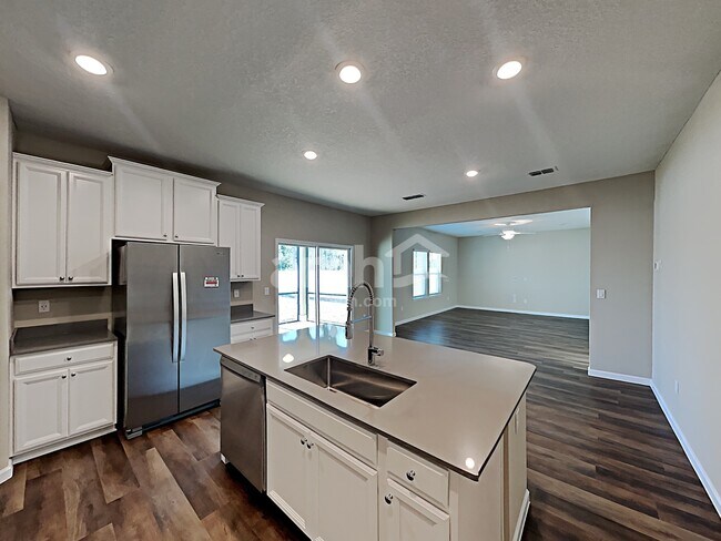 Building Photo - 219 Hemlock Pt