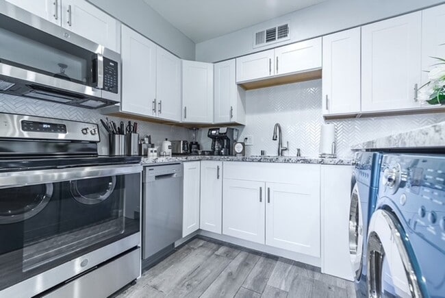 Building Photo - Move-In Ready, Fully Furnished Condo – Prime Strip Location