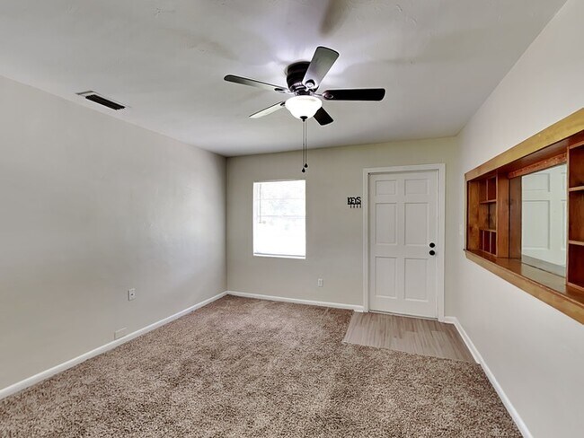 Foto del edificio - 408 Eastway Dr