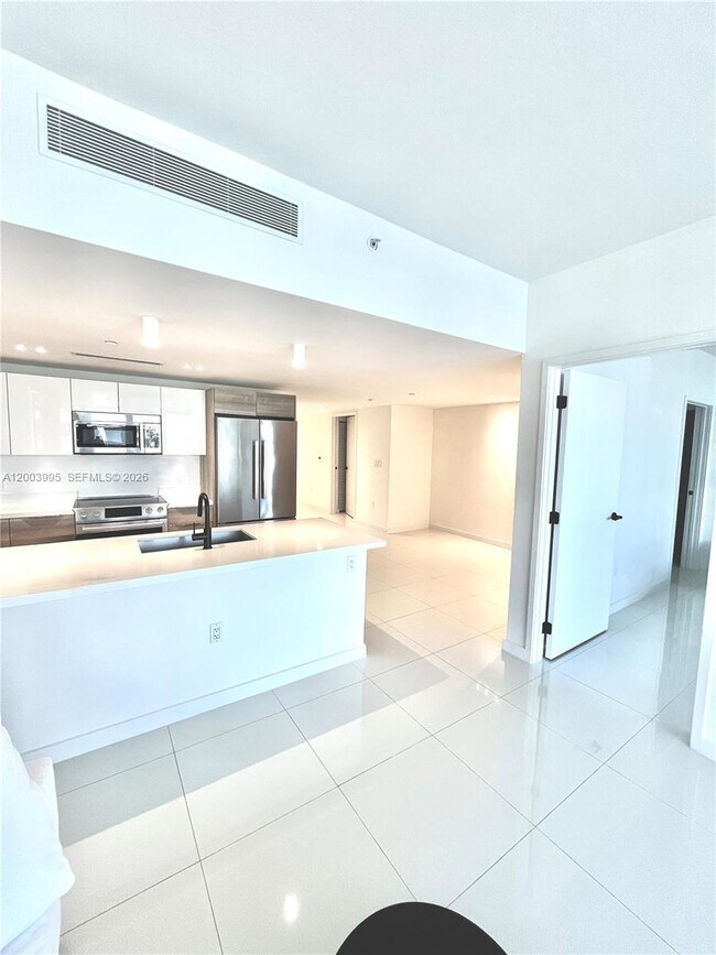 Foto del edificio - 9940 W Bay Harbor Dr