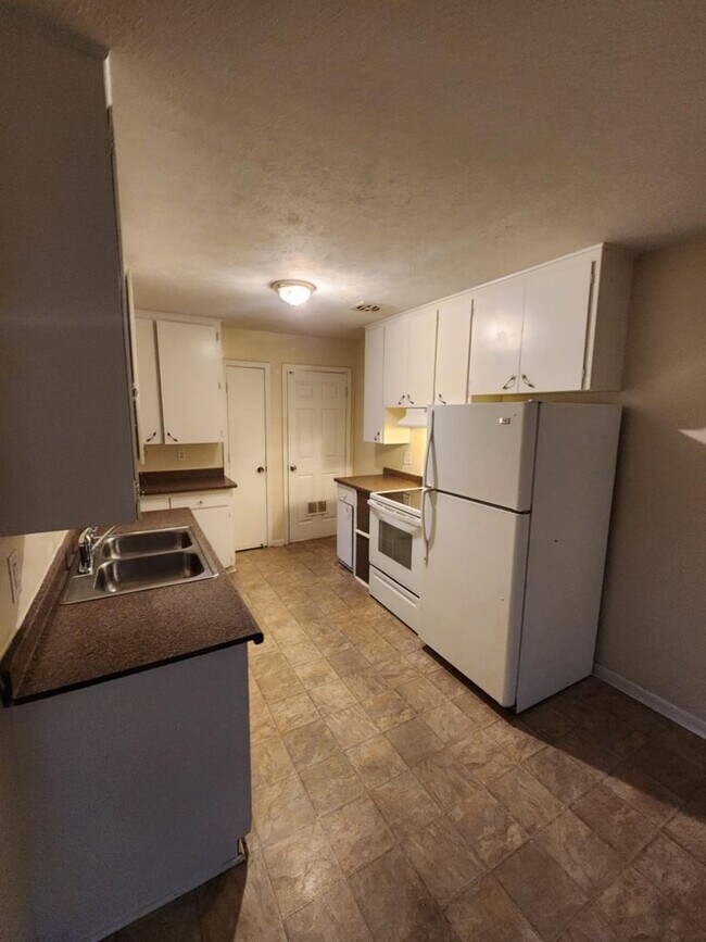 Foto del edificio - Spacious Three Bedroom