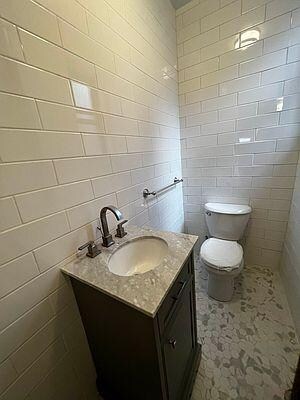Foto del edificio - 224 W 16th St