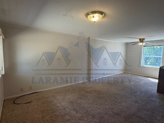 Foto del edificio - 529 E Spring Creek Dr