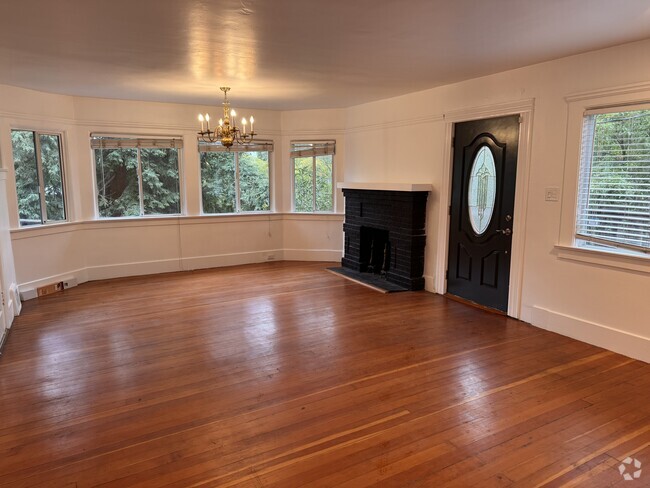 Large living room dining room with lots of light - 535 Belle Ave