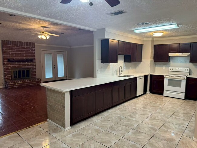 Building Photo - 15711 Wingdale Dr