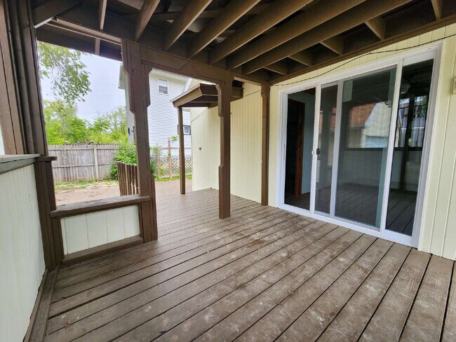 Foto del edificio - Updated House w/garage