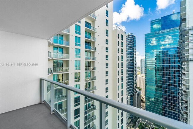 Foto del edificio - 300 S Biscayne Blvd