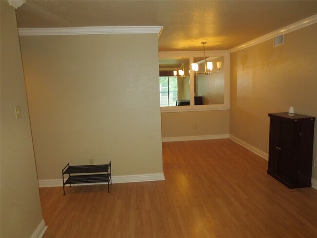 Foto del edificio - 7950 N Stadium Dr