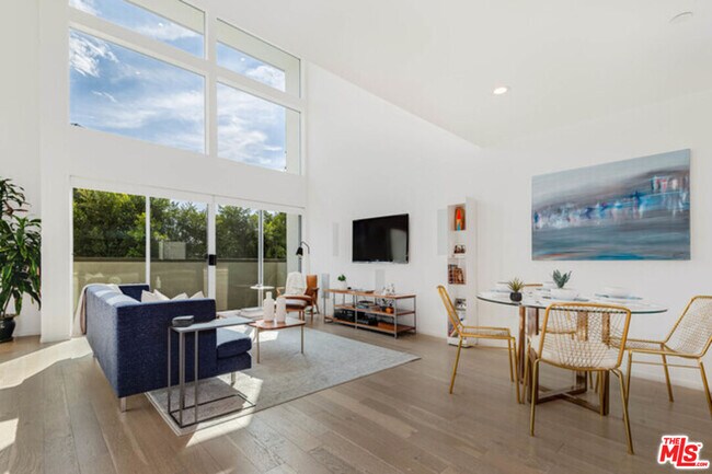 Building Photo - 5407 W Wilshire Vista Ln