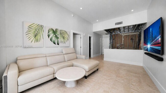 Foto del edificio - 6917 Collins Ave