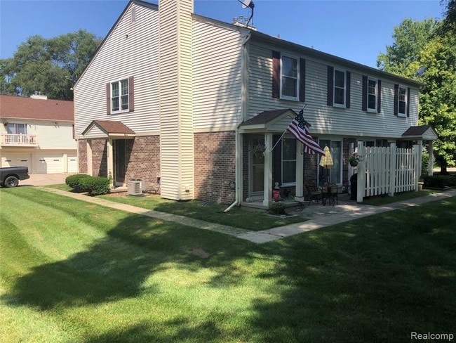 Foto del edificio - 2120 Hidden Meadows Dr