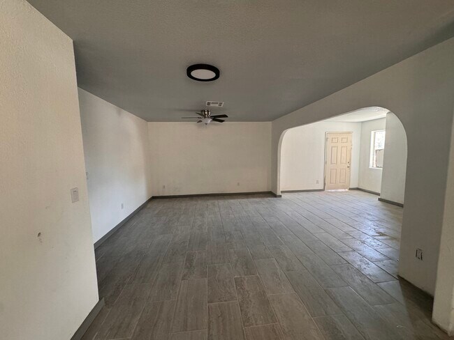 Sala de estar/Entrada - 32400 Cielo Vista Rd