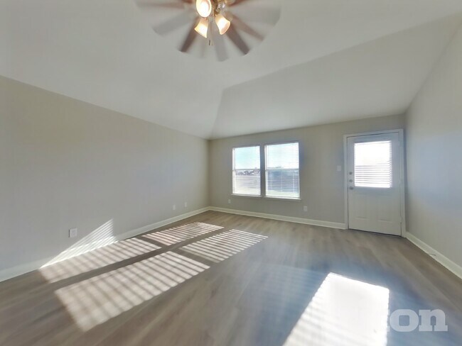 Foto del edificio - 240 Pine Crest Dr