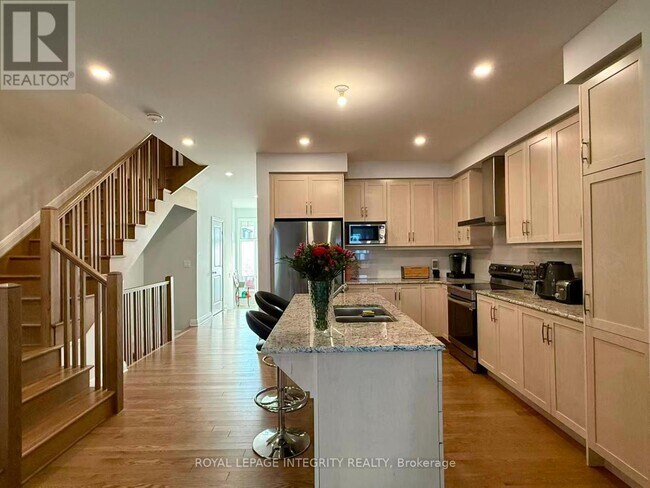 Building Photo - 519 Hitzlay Ter