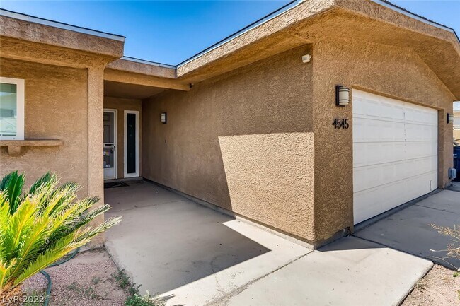 Foto del edificio - 4545 E Bennett Dr