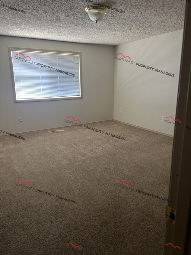 Building Photo - R152B