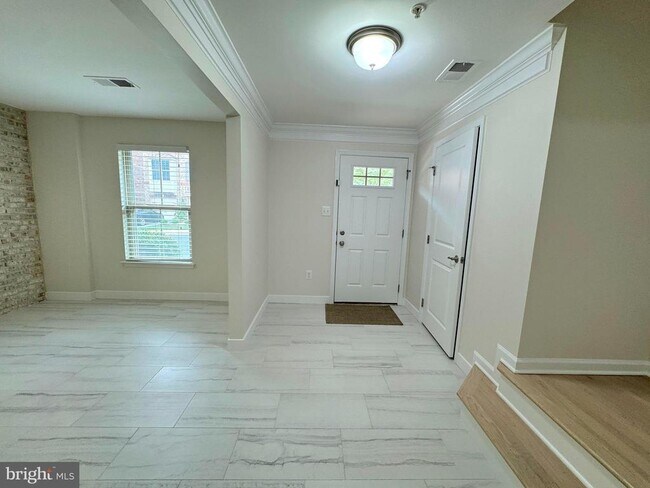 Building Photo - 9160 Landon House Ln