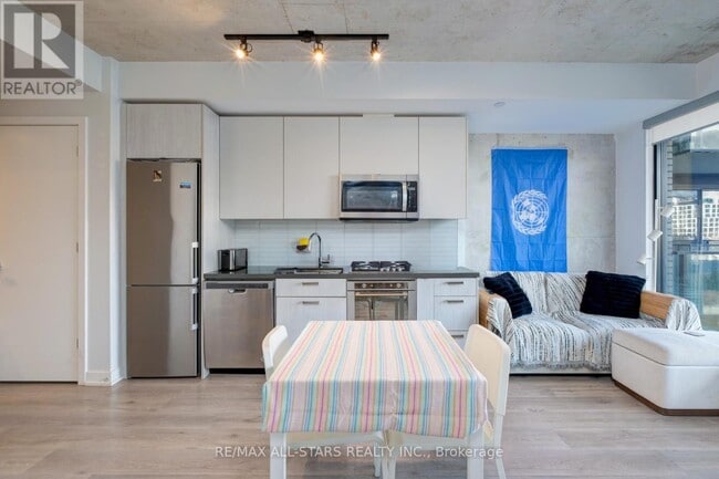 Building Photo - 55 Ontario St