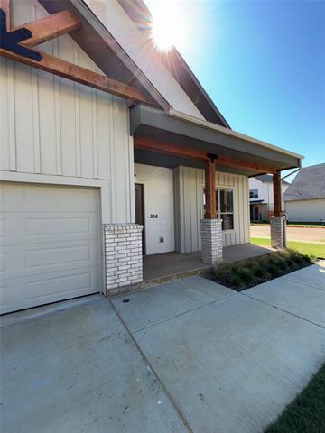 Building Photo - 2036 Oak Grove Ln