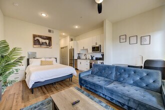 Building Photo - 1111 Shepherd Dr