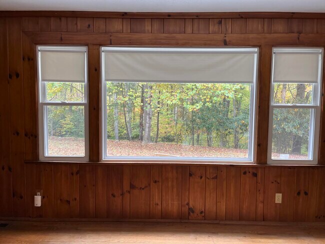Building Photo - 3406 Laurel Park Hwy-Newly renovated cotta...