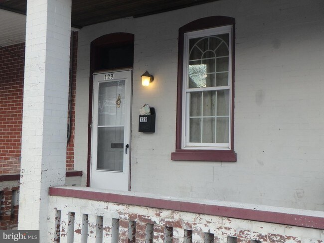 Building Photo - 129 Stroud St